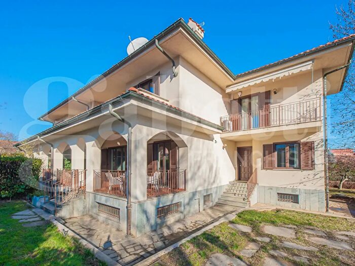 Casa con 10 locali in vendita in Corso De Gasperi, Rivoli