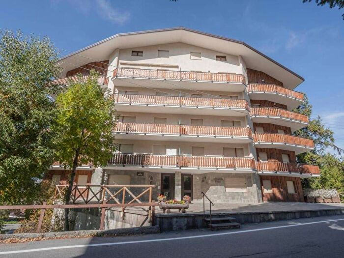 Appartamento trilocale in affitto in Via Monfol, Sauze dOulx