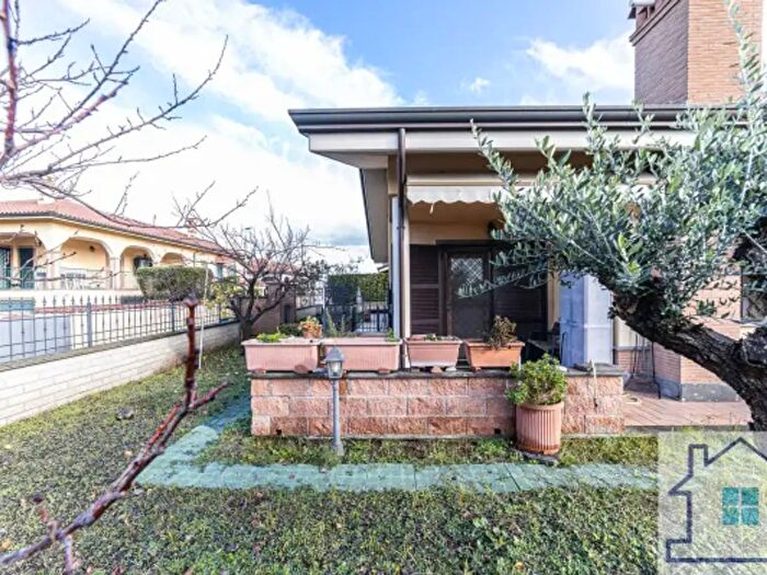 Casa con 6 locali in vendita in Via Pontoglio, Roma
