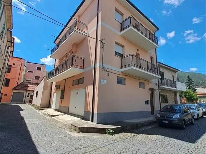 Appartamento con 5 locali in vendita in Via Gd'Annunzio, Raiano