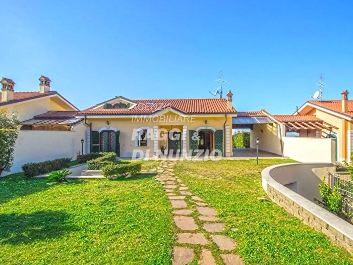 Casa con 9 locali in vendita in Padre Antonio Rocchi, Grottaferrata