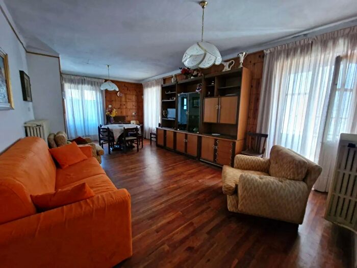 Casa con 8 locali in vendita in Via della Selva, Fenestrelle