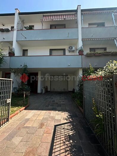 Appartamento trilocale in vendita in Via di Limite, Campi Bisenzio