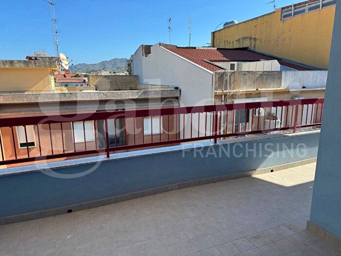 Appartamento quadrilocale in affitto in via Calasanzio snc, Centro, Villafranca Tirrena