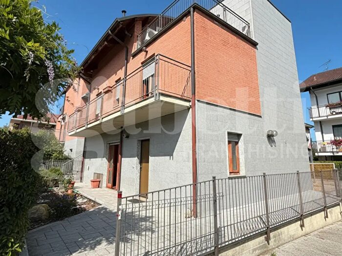 Casa con 8 locali in vendita in Via Fratelli Cervi, Beinasco