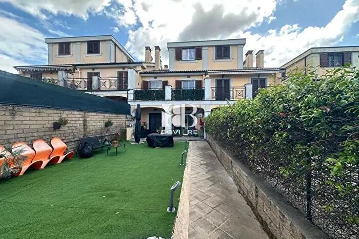 Casa con 5 locali in vendita in Guidonia Montecelio