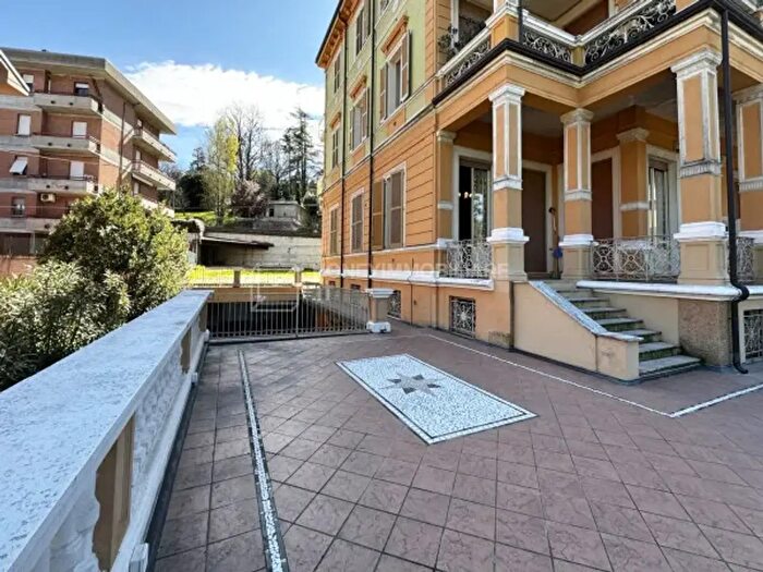 Appartamento trilocale in vendita in Viale Romagnosi, Salsomaggiore Terme