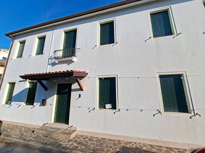 Casa con 6 locali in vendita in Via Riscossa, Mira Porte, Mira