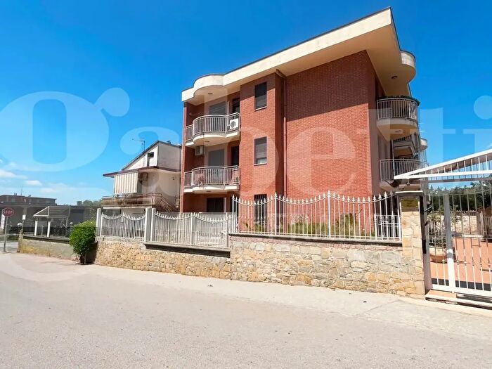 Appartamento quadrilocale in vendita in Via Franco Simeone, Pignataro Maggiore