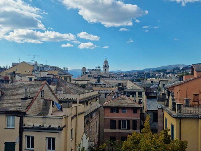 Casa con 5 locali in affitto in Piazza Giacomo Matteotti, Centro Città, Genova
