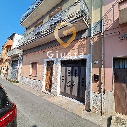 Casa con 5 locali in vendita in Via Albanese, Latiano