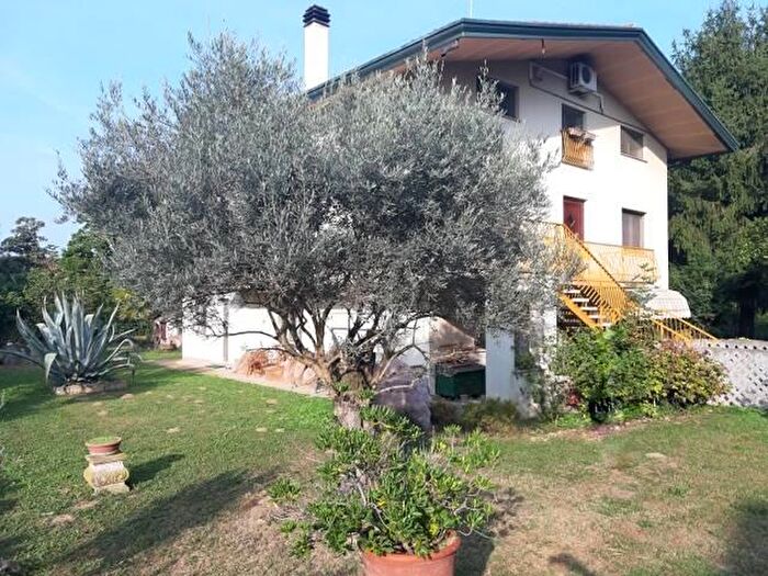 Casa con 14 locali in vendita in Mogliano Veneto