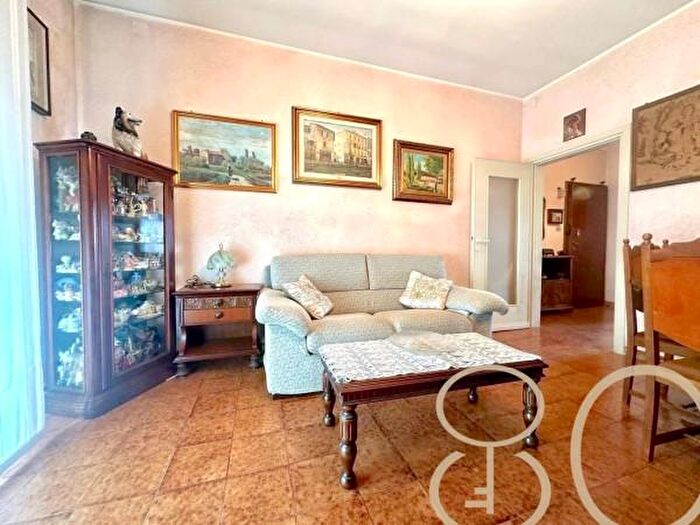 Appartamento trilocale in vendita in Via Glicini, Rozzano