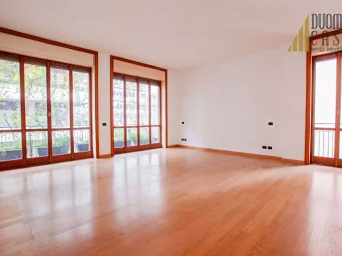 Appartamento con 5 locali in vendita in Via San Senatore, Milano