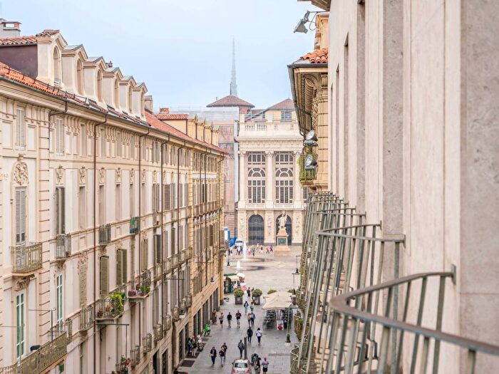 Appartamento quadrilocale in affitto in Via Giuseppe Garibaldi, Quadrilatero Romano, Torino