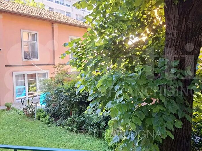 Appartamento quadrilocale in vendita in Via Pelagio Palagi, Bologna