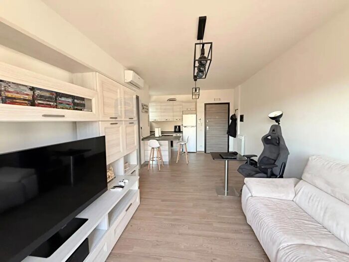 Appartamento bilocale in vendita in Via Vittorio Caprioli, Roma