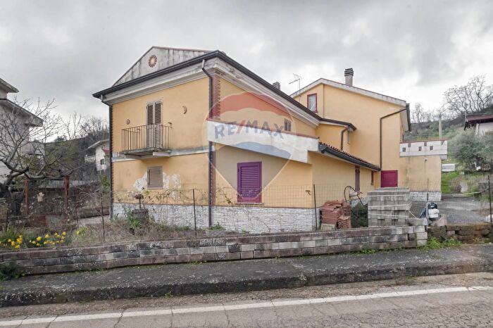 Casa con 5 locali in vendita in Penne