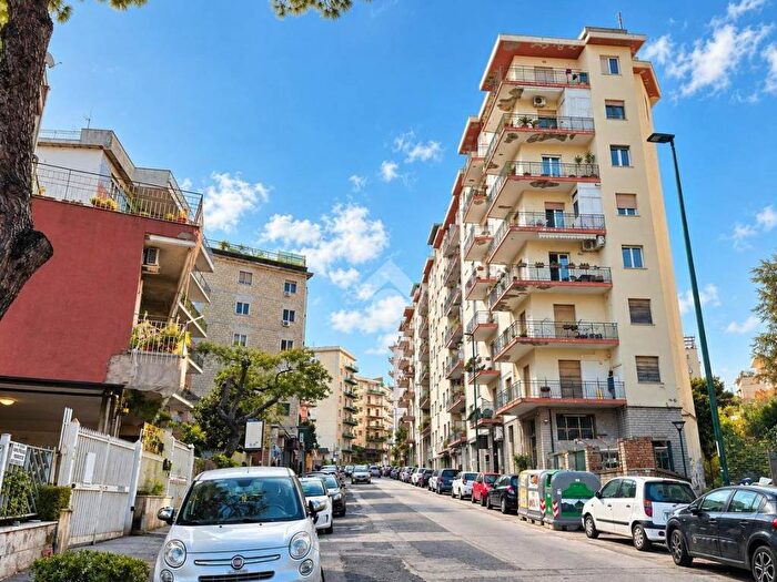 Appartamento bilocale in vendita in Posillipo, Napoli