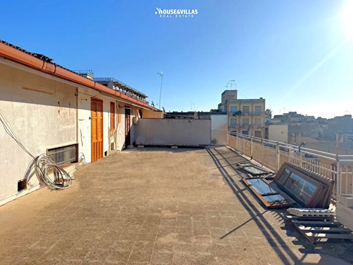 Appartamento con 6 locali in vendita in Via Roma, Noto