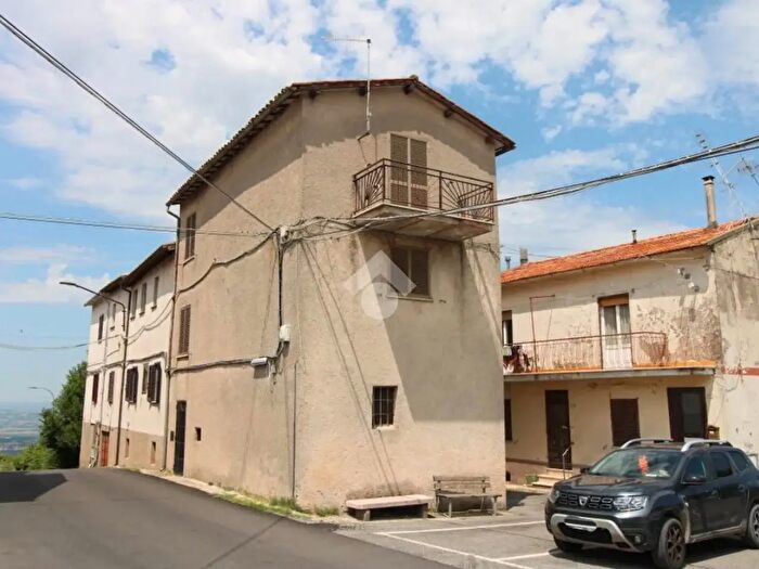 Appartamento trilocale in vendita in Piazza Trieste, Poggio Mirteto