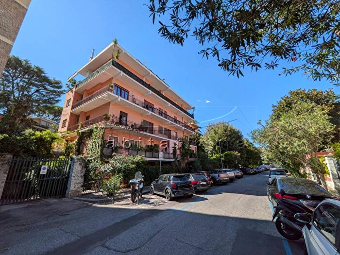 Appartamento quadrilocale in affitto in Via Michele Mercati, Parioli, Roma