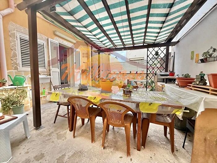 Appartamento con 5 locali in vendita in Via Augusta, Siracusa