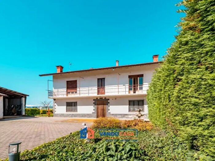 Casa con 6 locali in vendita in Via Circonvallazione, Montanera