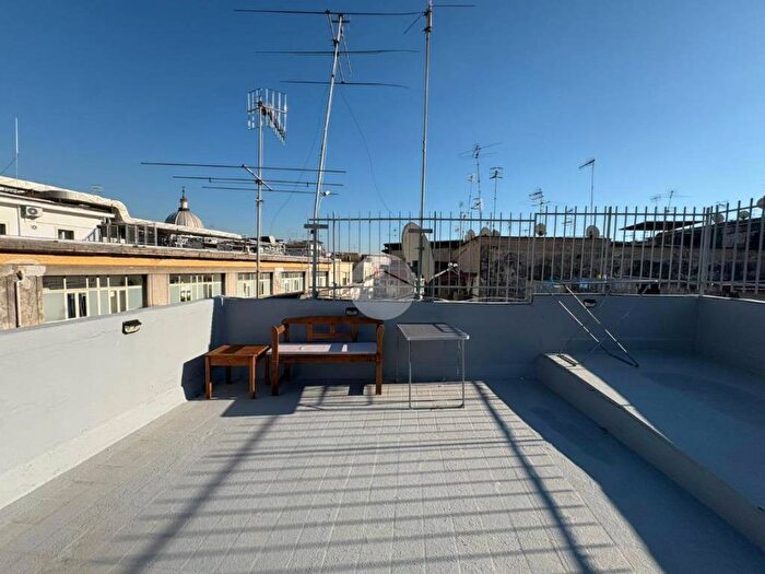 Appartamento monolocale in affitto in Via Portamedina, Monte Santo, Napoli