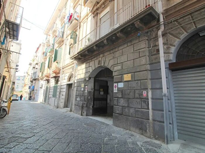 Appartamento quadrilocale in vendita in Via Antonio De Curtis, Napoli