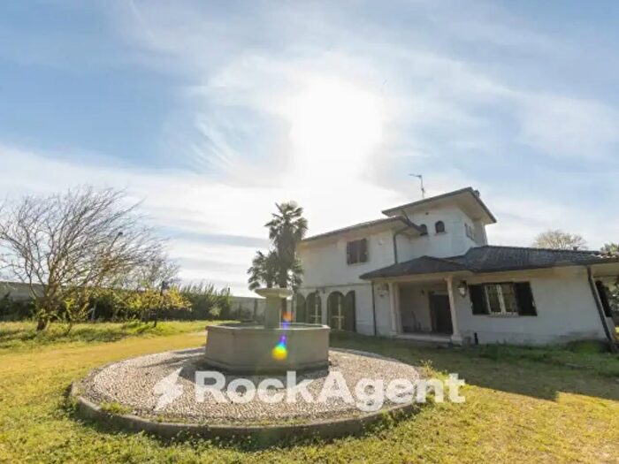 Casa con 6 locali in vendita in Corso Genova, Vigevano