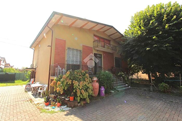 Casa quadrilocale in vendita in Via l da Vinci, Cadelbosco Di Sopra