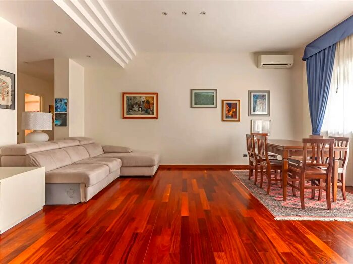 Appartamento con 5 locali in vendita in Via Robert Schuman, Bari