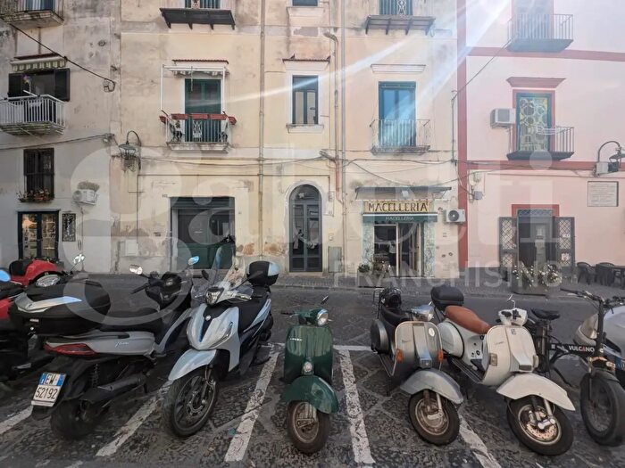 Appartamento bilocale in vendita in Via Roma, Bacoli