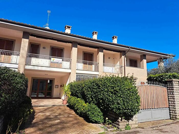 Appartamento trilocale in vendita in Via Soriano, Viterbo