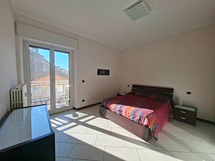 Appartamento trilocale in affitto in Via Savona, Solari, Milano