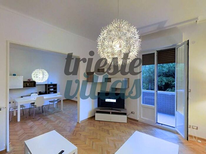 Appartamento trilocale in affitto in Piazza Carlo Alberto, San Vito Campi Elisi, Trieste