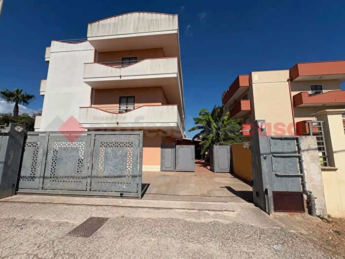 Appartamento con 5 locali in vendita in Via Genova, Pulsano