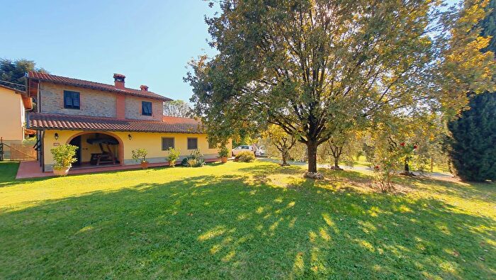 Casa con 5 locali in vendita in Via del Belvedere, Capannori