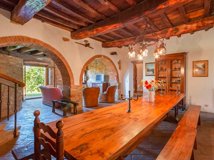 Casa con 12 locali in vendita in Borgo San Lorenzo