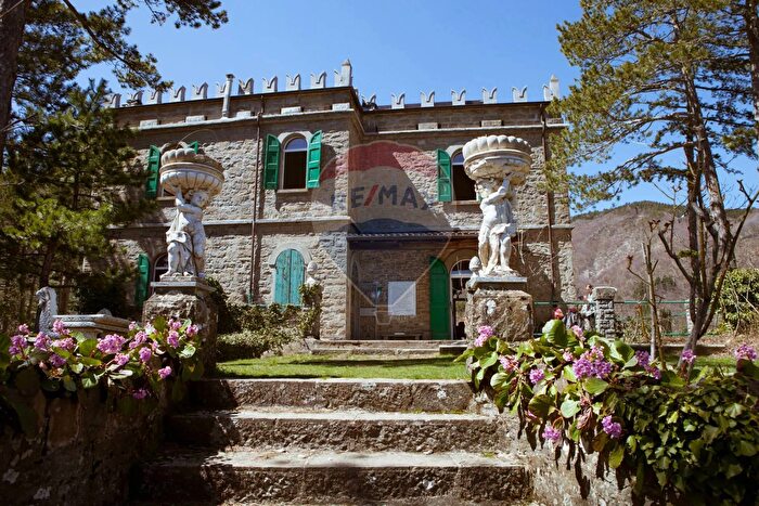 Casa con 10 locali in vendita in Via Guglielmo Marconi, Alto Reno Terme