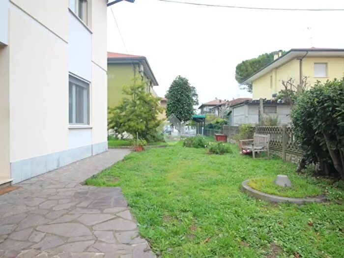 Casa con 6 locali in vendita in Via Marzabotto, Cesena