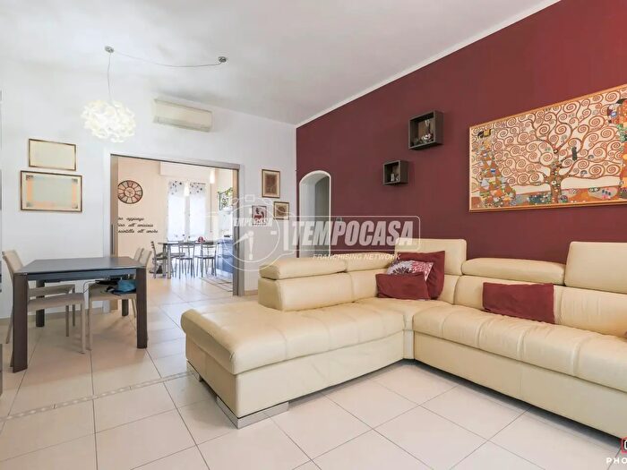 Appartamento quadrilocale in vendita in Via Giuseppe Massarenti, Bologna