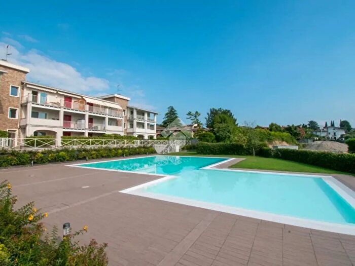 Appartamento trilocale in vendita in Via del Molino, Padenghe Sul Garda