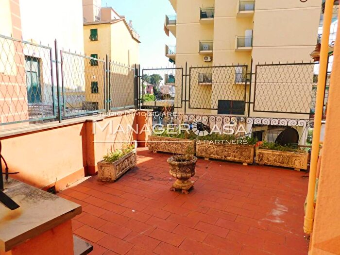 Appartamento quadrilocale in affitto in Piazzetta San Pietro di Quinto, Quinto, Genova