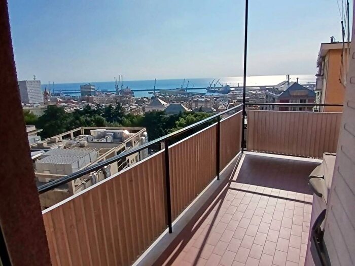 Appartamento trilocale in affitto in Corso Ferdinando Magellano, Sampierdarena, Genova