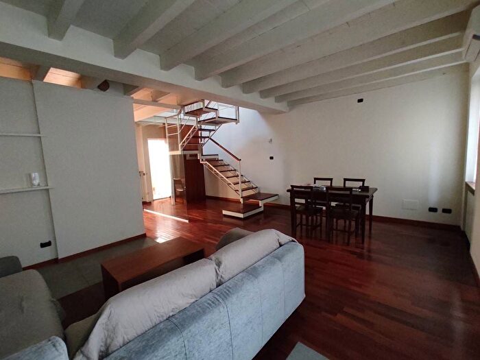 Appartamento trilocale in affitto in Porta Borghetto, Piazzale Milano Stazione, Piacenza