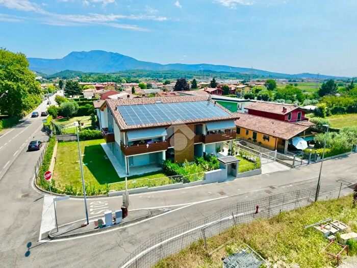 Appartamento trilocale in vendita in Via Regina della Pace, Costermano sul Garda