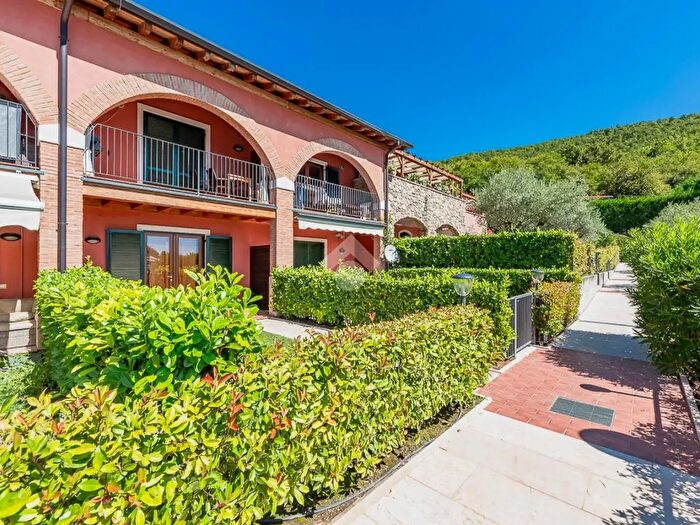 Appartamento bilocale in vendita in Via Ponte Tesina, Costermano