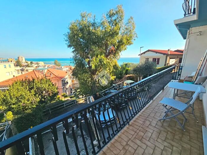 Appartamento quadrilocale in vendita in Via Castelletti, Taggia